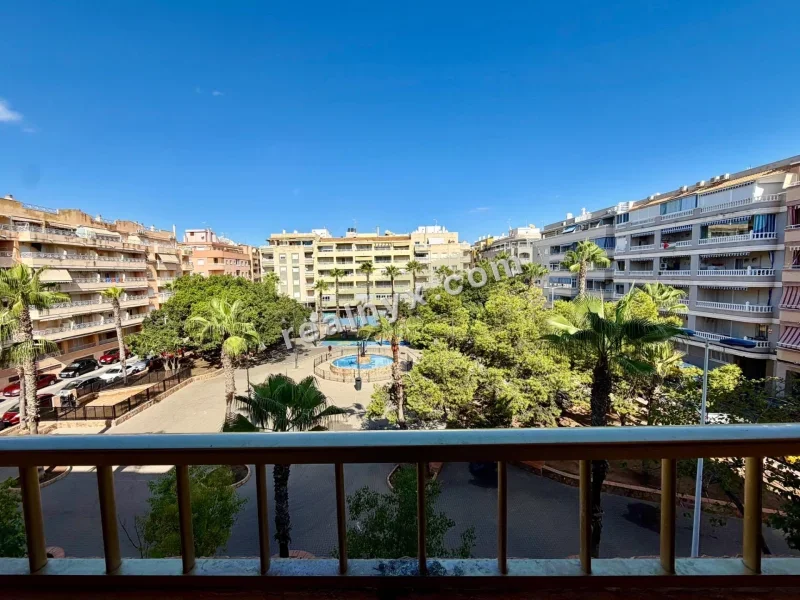 Estudio con Vistas y Piscina en Torrevieja - ¡Tu Oportunidad Ideal!