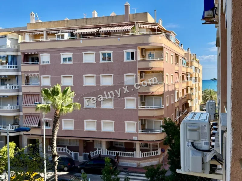 Estudio con Vistas y Piscina en Torrevieja - ¡Tu Oportunidad Ideal!