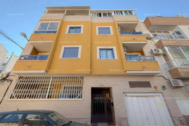 Extraordinario Ático (2005) con excelentes calidades + amplia terraza orientación sur !