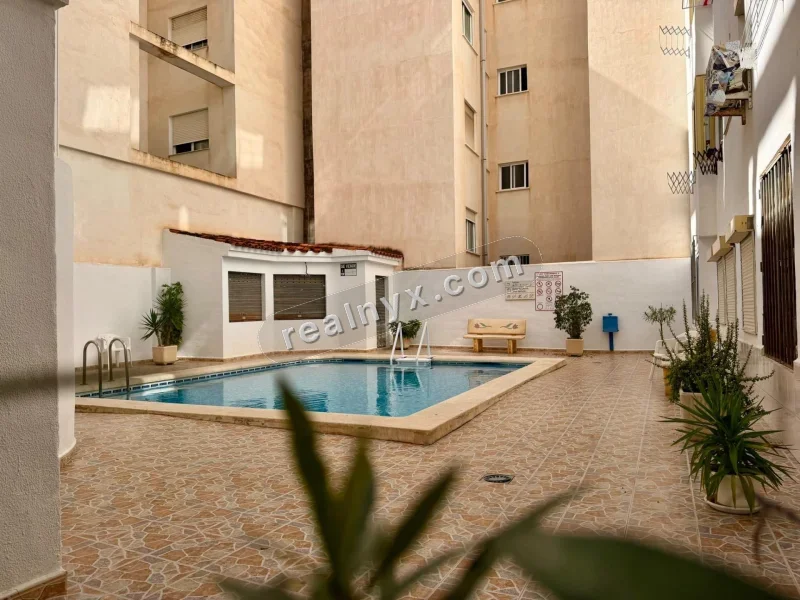 Estudio con Vistas y Piscina en Torrevieja - ¡Tu Oportunidad Ideal!