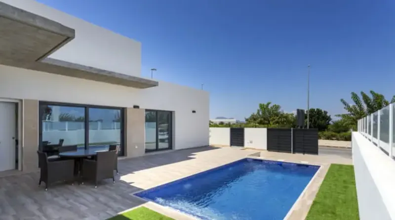 Chalet adosado con hermosa piscina