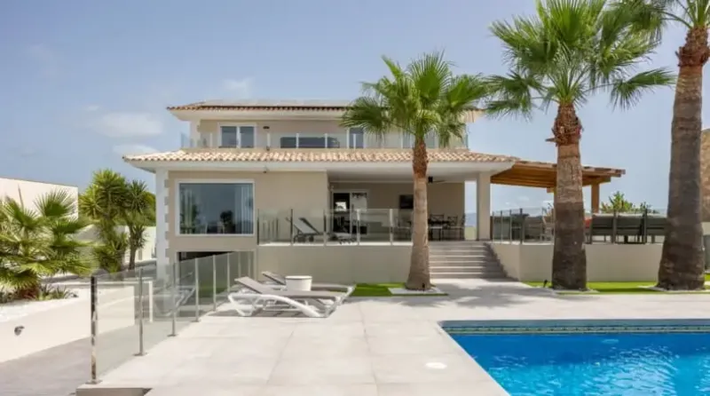Hermosa villa moderna
