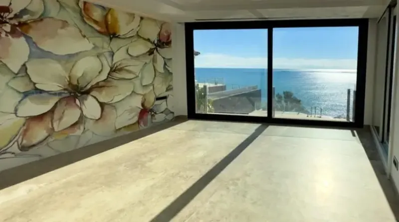 Villa moderna en primera línea