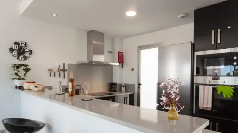 Moderna villa con elegancia contemporánea