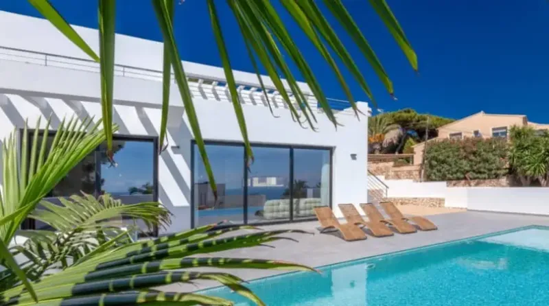 Impresionante villa de estilo minimalista