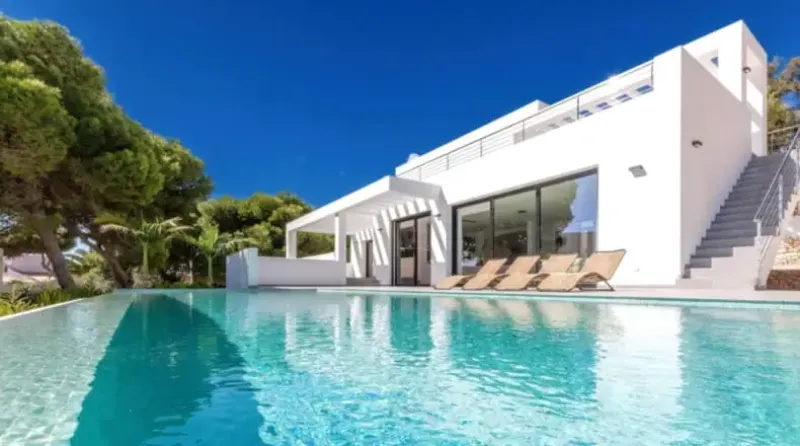 Impresionante villa de estilo minimalista