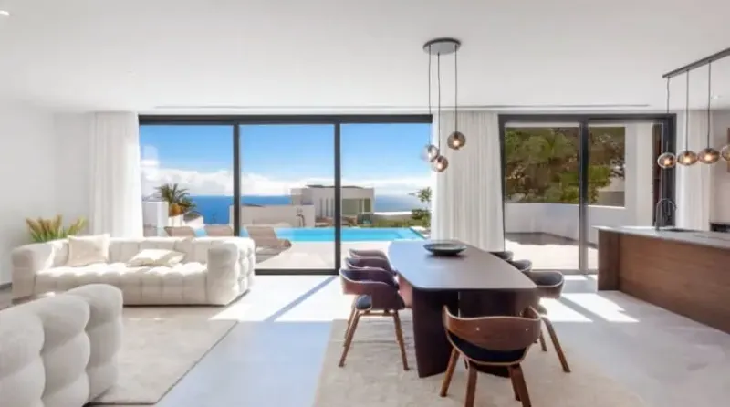 Impresionante villa de estilo minimalista
