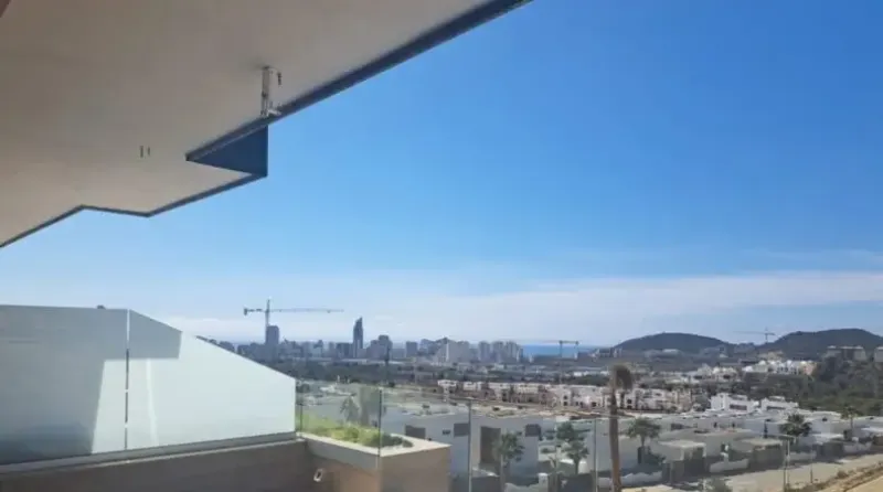 Apartamento moderno con terraza soleada