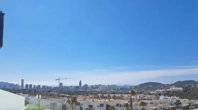 Apartamento moderno con terraza soleada