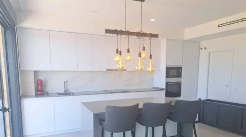 Apartamento moderno con terraza soleada