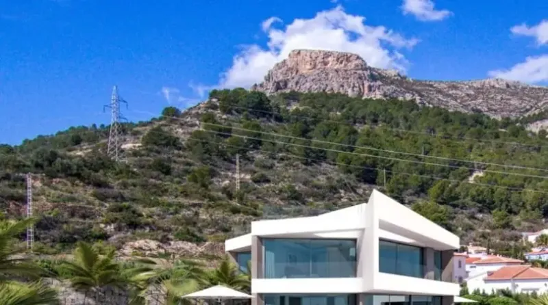 Villa moderna con impresionantes vistas panorámicas al mar