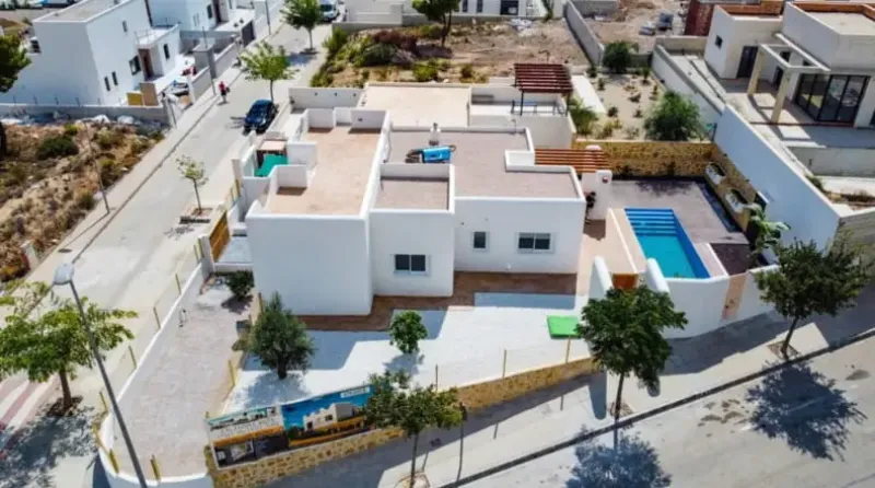 Encantadora residencia de estilo ibicenco