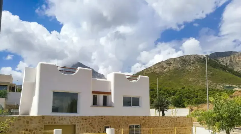 Encantadora residencia de estilo ibicenco