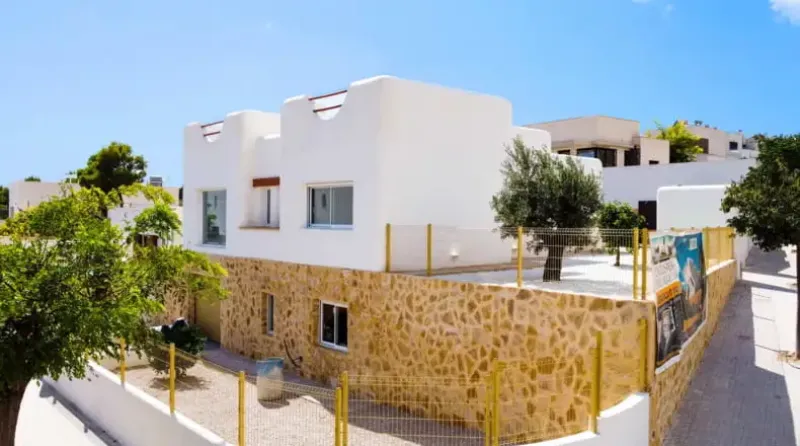 Encantadora residencia de estilo ibicenco