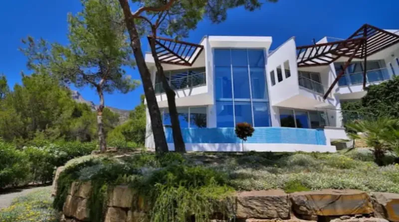 Prestigiosa villa con espacioso diseño interior