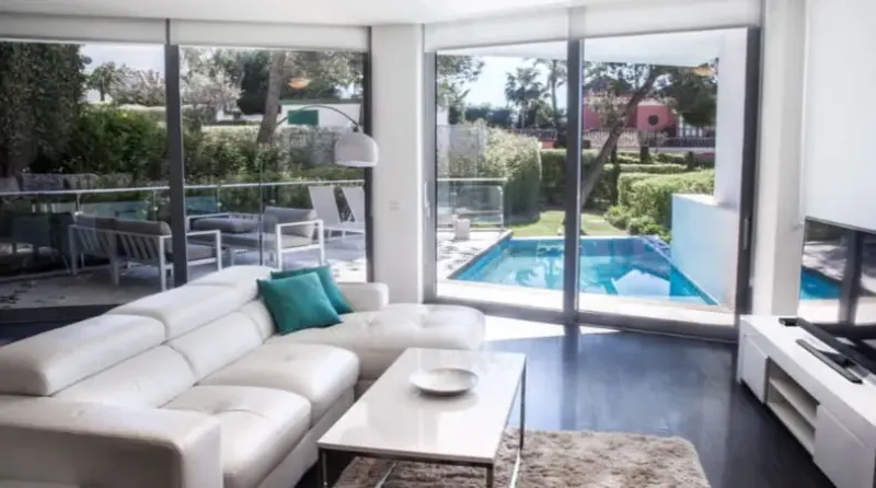 Prestigiosa villa con espacioso diseño interior