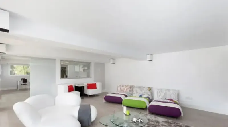 Villa perfecta: estilo, tecnología, relajación.