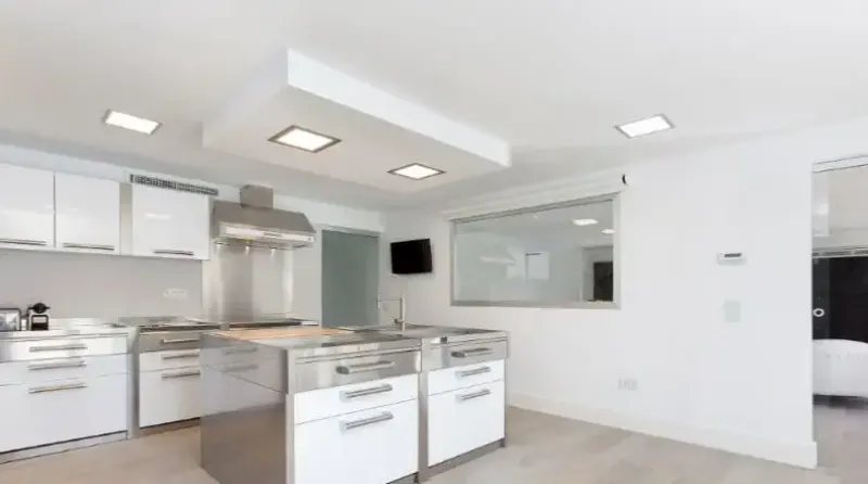 Villa perfecta: estilo, tecnología, relajación.