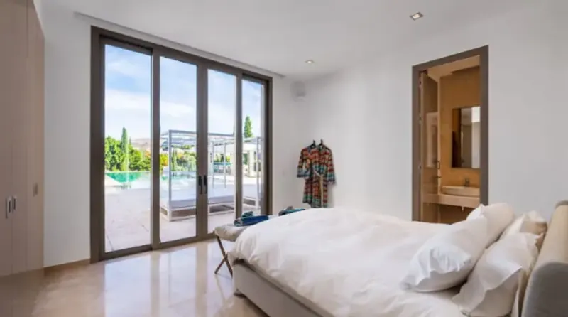Villa con arquitectura sostenible y diseño moderno