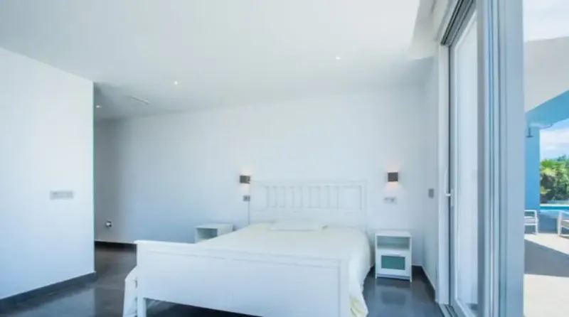 Modernísima villa: tecnología, lujo, comodidad