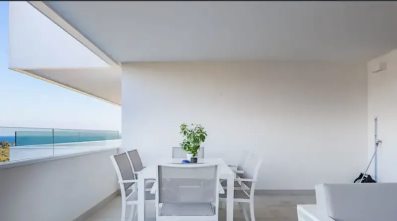 Moderno apartamento con vistas al mar