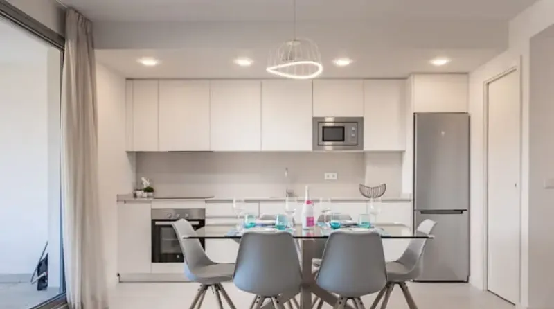 Moderno apartamento con vistas al mar