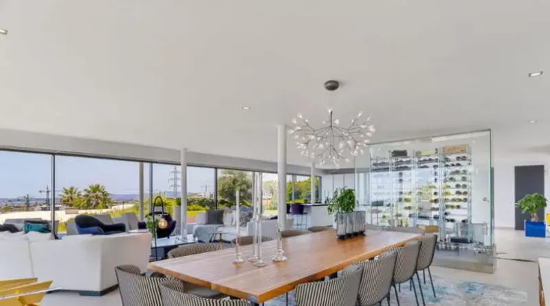 Villa elegante y moderna con vistas panorámicas