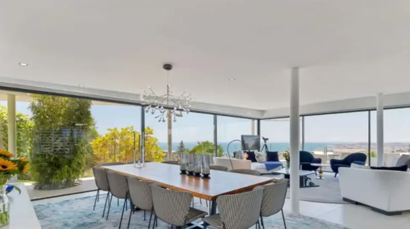 Villa elegante y moderna con vistas panorámicas