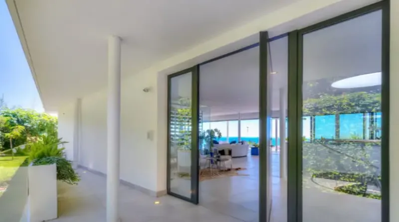 Villa elegante y moderna con vistas panorámicas