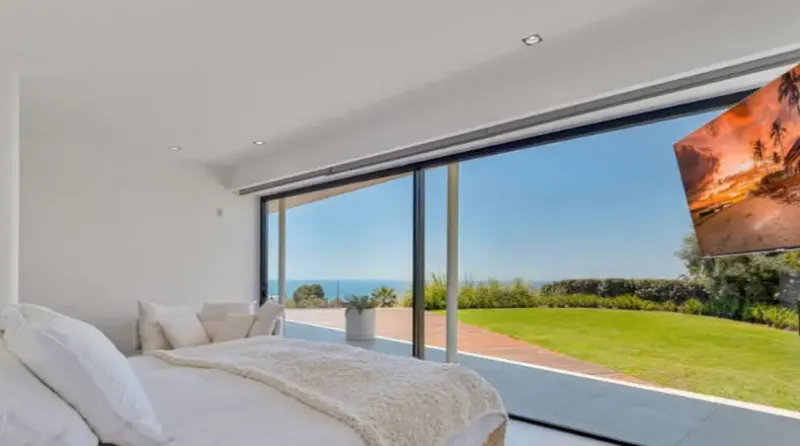 Villa elegante y moderna con vistas panorámicas