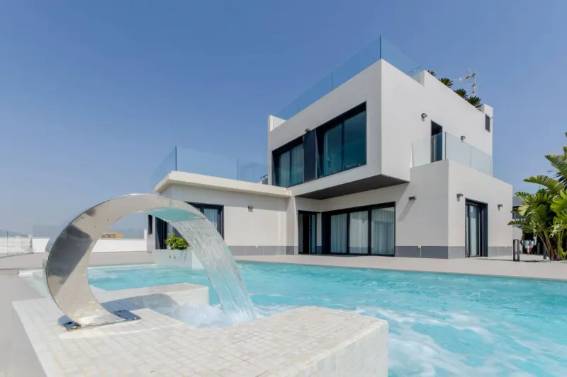 Villa v Dehesa de Campoamor