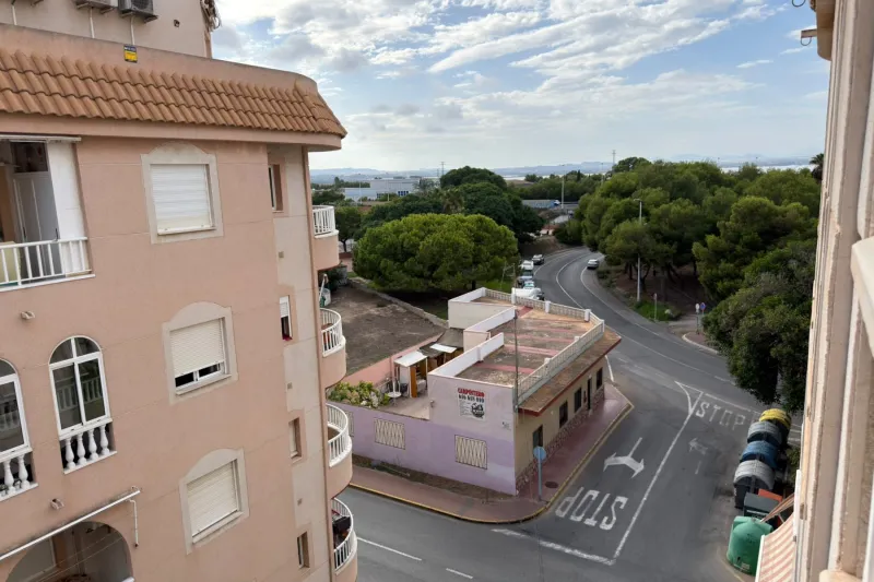 Acequion! Magnificent apartment with a comfortable terrace and side sea views + communal swimming pool, located 220 meters from the beach.