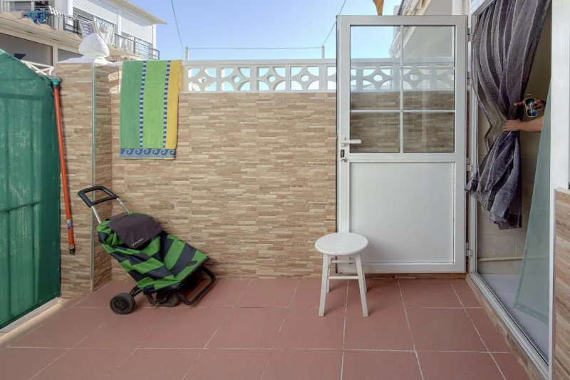 Torreblanca! Okouzlující zrekonstruovaný bungalov se 2 terasami, v exkluzivní urbanizaci se 2 společnými bazény