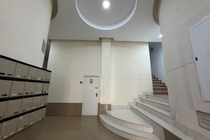 Okouzlující střešní apartmán s úžasným designem, zcela nový + 2 společné bazény