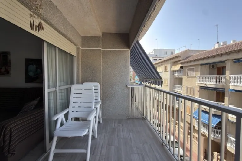 Guardamar! Půvabný, zrekonstruovaný střešní apartmán + prostorná terasa s bočním výhledem na moře + garáž v ceně