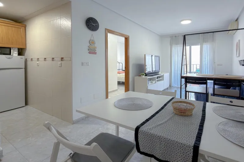 Playa de los Locos! Fantastický, téměř nový apartmán s kvalitním provedením (postaven v roce 2006), který se nachází 200 metrů od pláže.