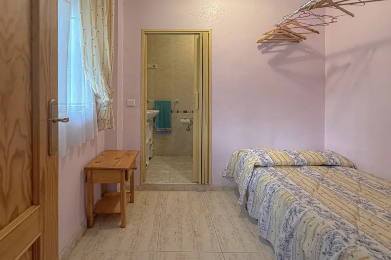 Playa de los Locos! Fantastic exterior corner apartment with a communal swimming pool (550 meters from the beach)