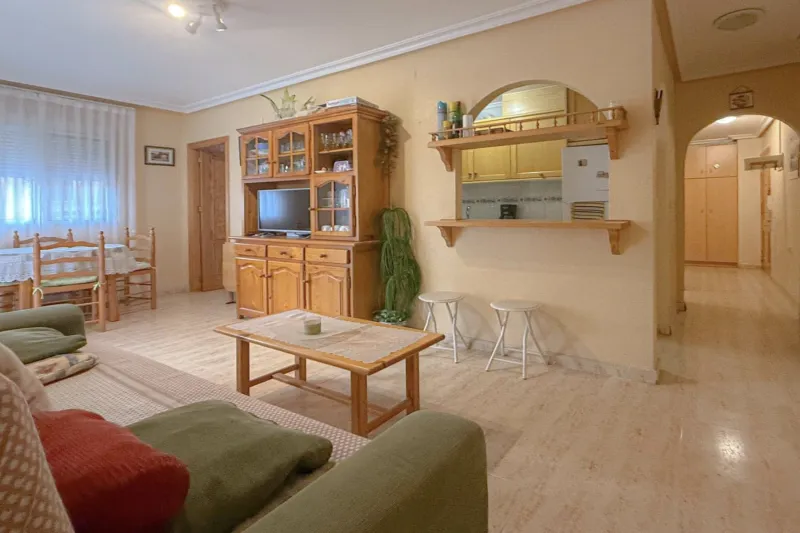 Playa de los Locos! Fantastic exterior corner apartment with a communal swimming pool (550 meters from the beach)