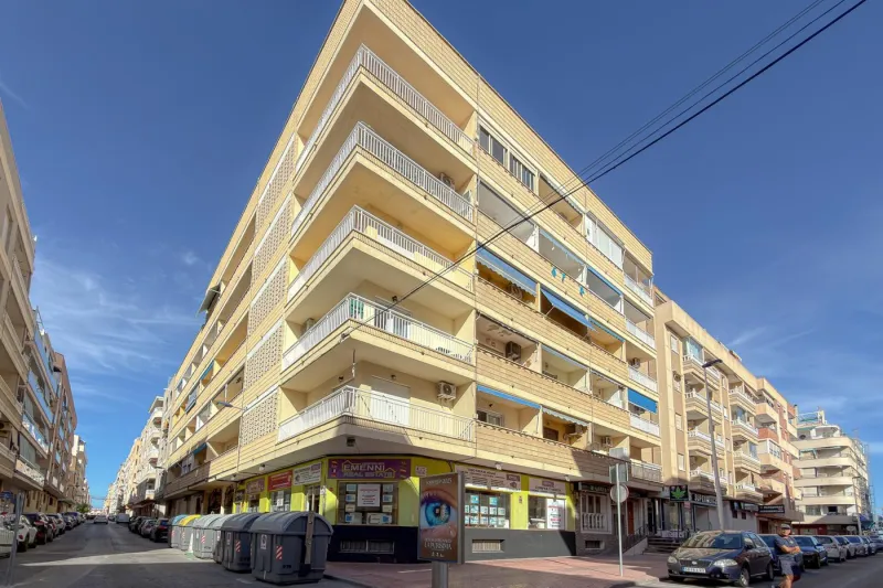 Purisima! Spacious apartment with an excellent layout and a comfortable terrace, located 130 meters from the beach.