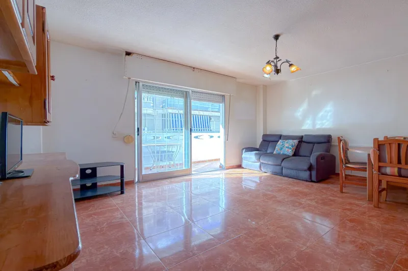 Purisima! Spacious apartment with an excellent layout and a comfortable terrace, located 130 meters from the beach.