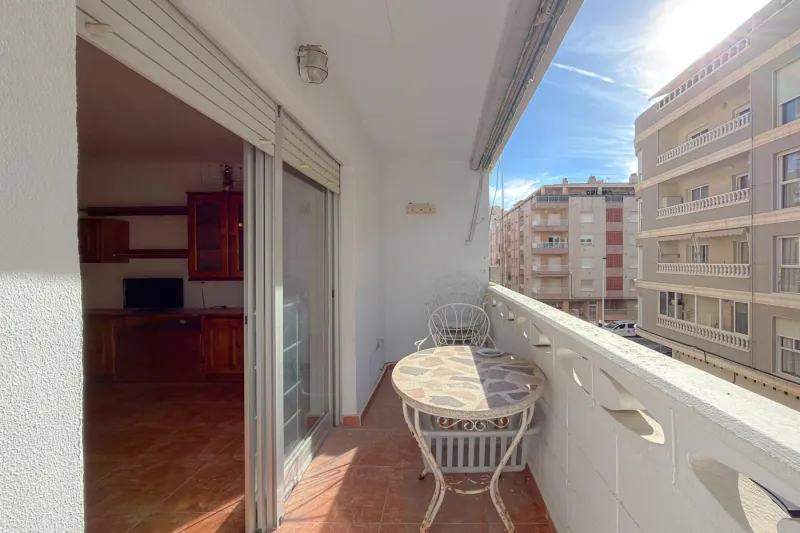 Purisima! Spacious apartment with an excellent layout and a comfortable terrace, located 130 meters from the beach.