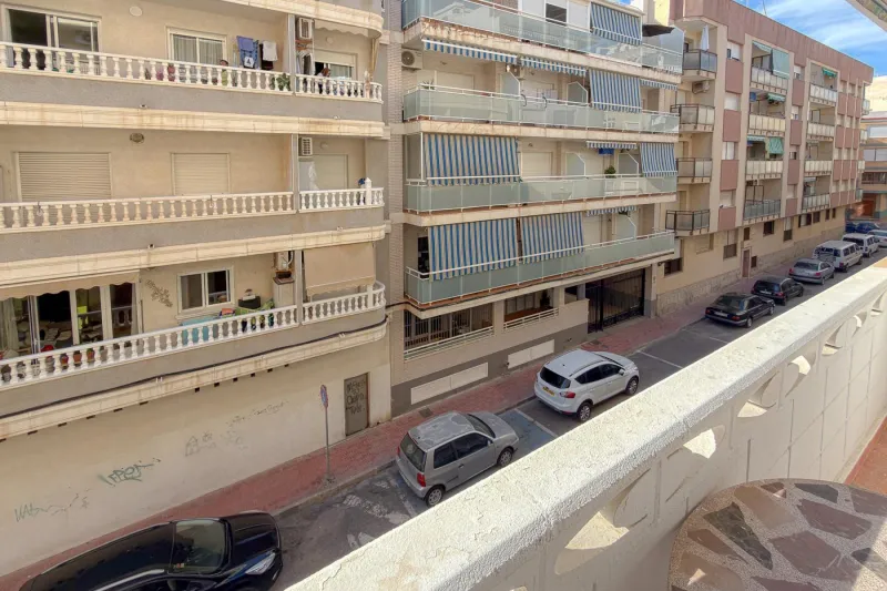 Purisima! Spacious apartment with an excellent layout and a comfortable terrace, located 130 meters from the beach.
