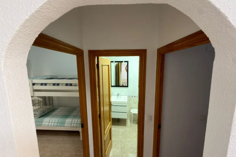 Půvabný apartmán ve stylu bungalovu s prostornou terasou a turistickou licencí + společný bazén + velká terasa