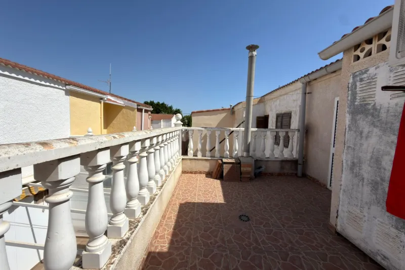 Stunning townhouse with 3 huge terraces, located 300 meters from the beach (no community fees)