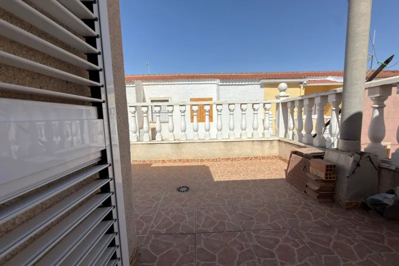 Stunning townhouse with 3 huge terraces, located 300 meters from the beach (no community fees)