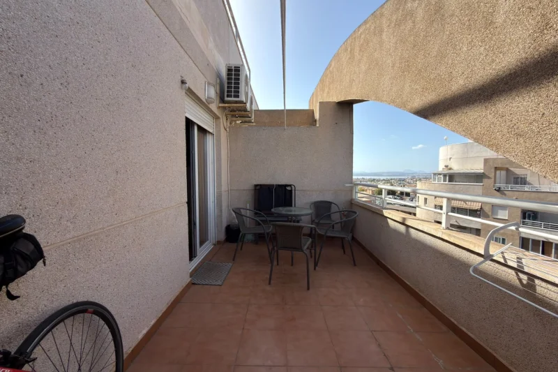 Spectacular centrally located penthouse with a spacious terrace and wonderful, unobstructed views
