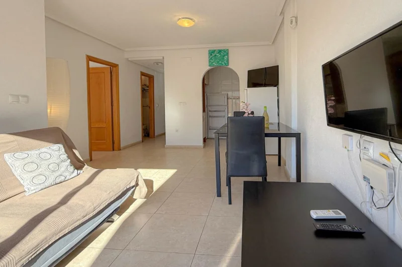 Výjimečný střešní apartmán (2005) s kvalitním provedením + prostorná terasa orientovaná na jih!