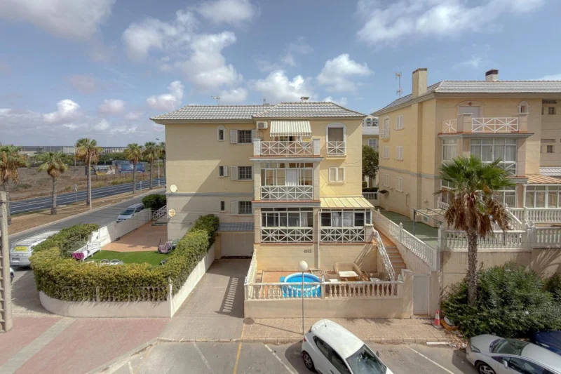 La Veleta! Útulný, ven orientovaný apartmán s prostornou terasou a bočním výhledem na moře