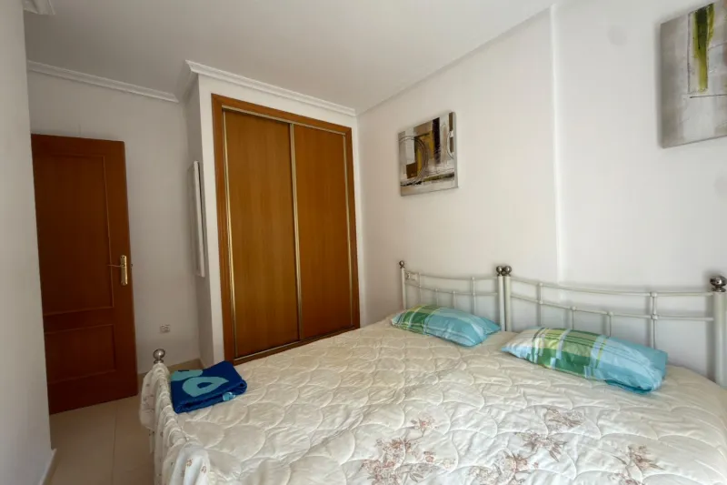 Zánovní zařízený rohový byt s jižní terasou