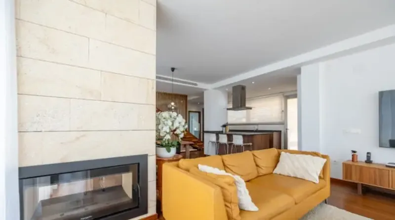 Villa con irradia elegancia y lujo moder